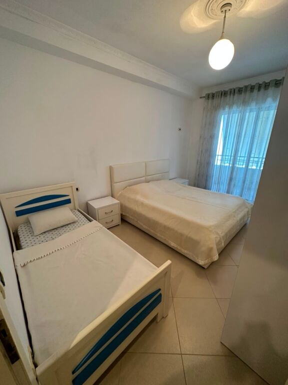 Apartament 1+1, Astir!
