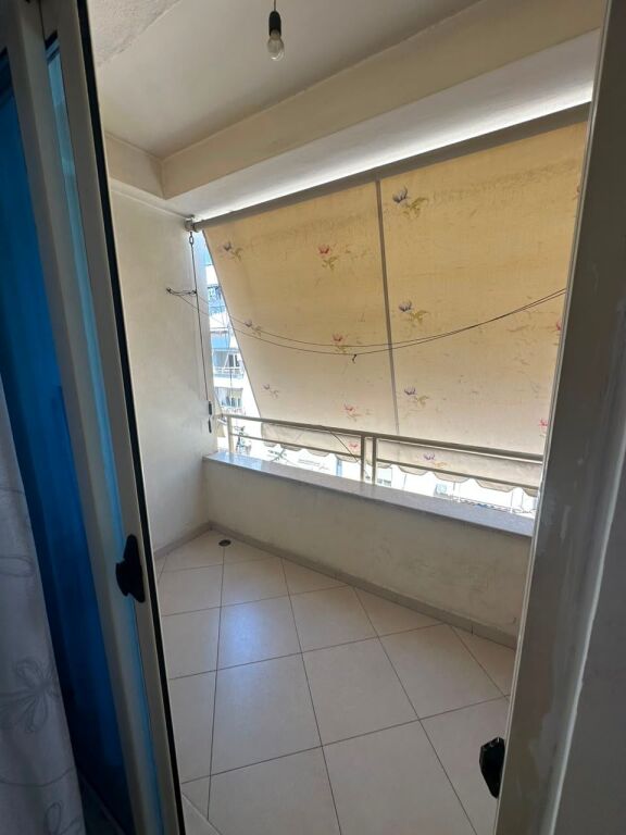 Apartament 1+1, Astir!