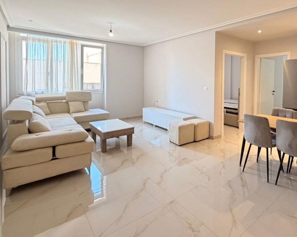 Apartament 2+1 për Qira prane Stacionit te Trenit Durres