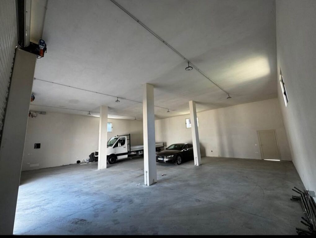 WAREHOUSE 200 M FOR RENT- VALIAS I RI, TIRANA