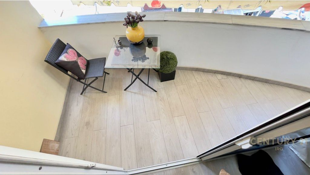 QIRA, APARTAMENT MODERN 1+1, RRUGA KAVAJËS