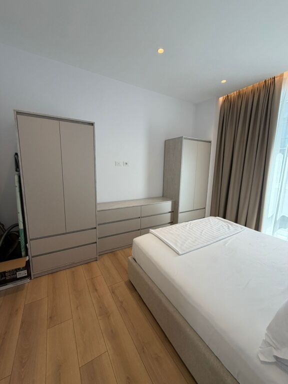 Tirane Komuna e Parisit , jepet me qera apartament 1+1+Ballkon Kati 2, 70 m² 105.000 Leke (Parkim i Perfshire ne Cmim )