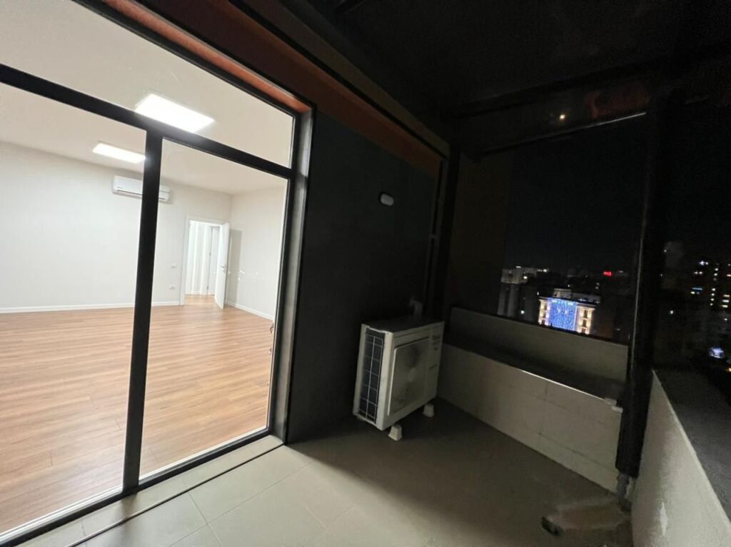 🏢 Jepet Ambient Zyre me Qira – Përballë Toptani Center