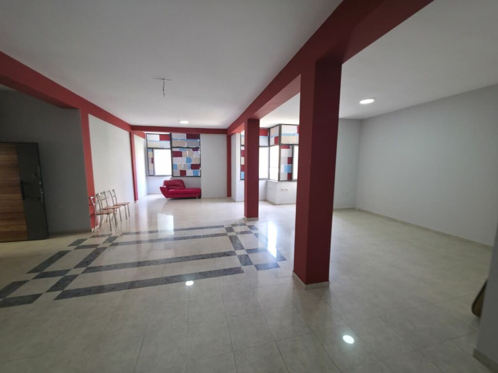 🏢 AMBIENT BIZNESI ME QIRA NË QENDËR TË TIRANËS | 120 m² |