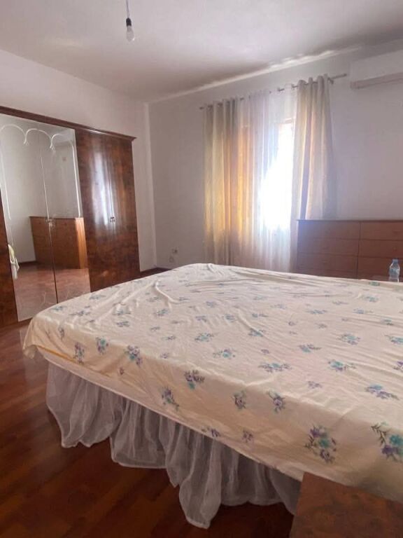 SHTEPI PRIVATE 2+1+2 ME QERA - RR. 5 MAJI, TIRANE