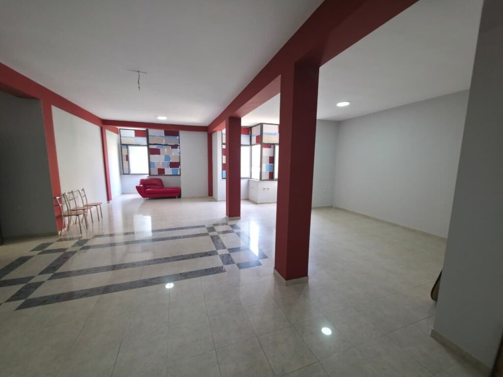 🏢 AMBIENT BIZNESI ME QIRA NË QENDËR TË TIRANËS | 120 m² |