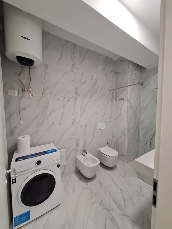 Tirane, Apartament me Qera 1+1 Kati 4, 65 m² 43.000 LEK (Kompleksi Kaimi, ALI DEMI) PA KOMISION