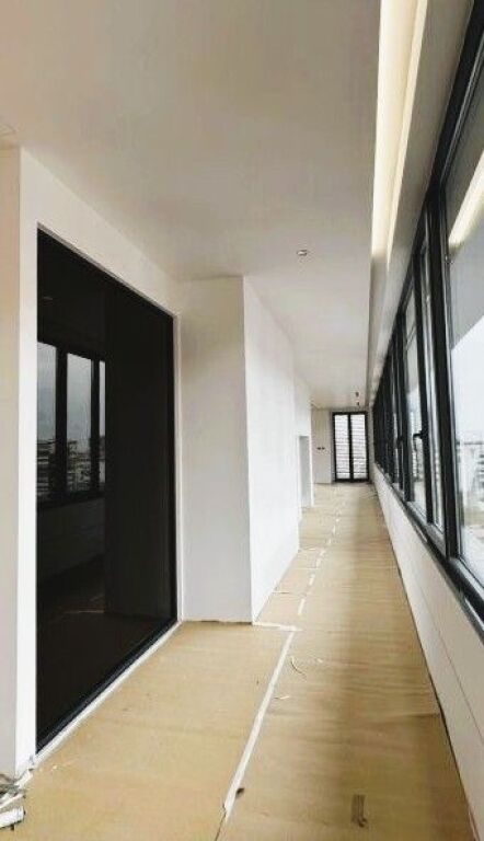 JEPET ZYRË OPEN SPACE ME QIRA TEK KOMPLEKSI DELIJORGJI