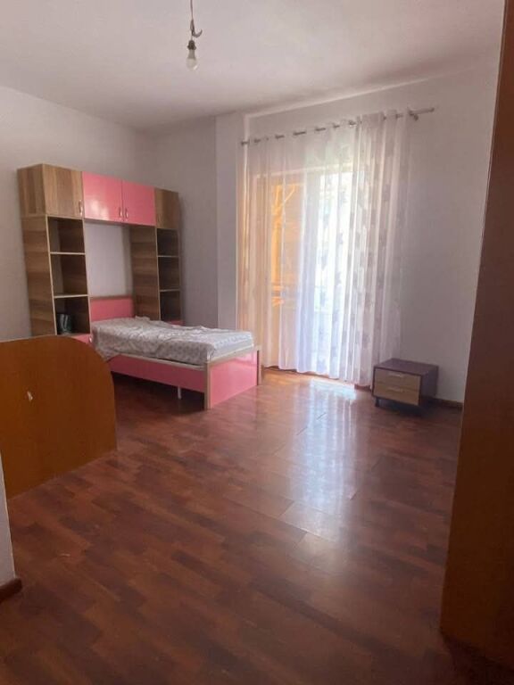 SHTEPI PRIVATE 2+1+2 ME QERA - RR. 5 MAJI, TIRANE