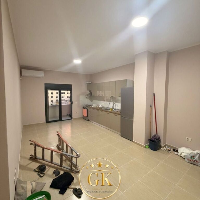 APARTAMENT ME QERA  • 2+1+Ballkon  📍Lagja 5,Prane Vodafone