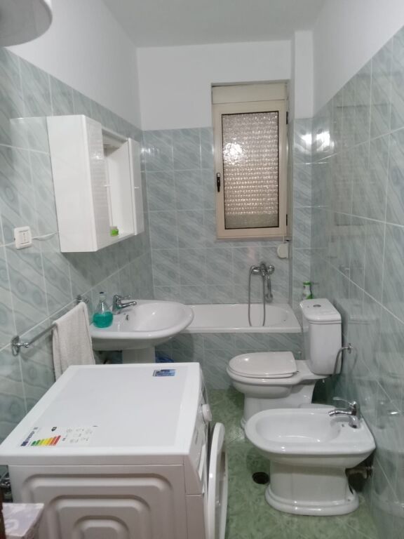 🏡APARTAMENT 2+1 ME QIRA AFATGJATË – RIVIERA, VLORË‼️