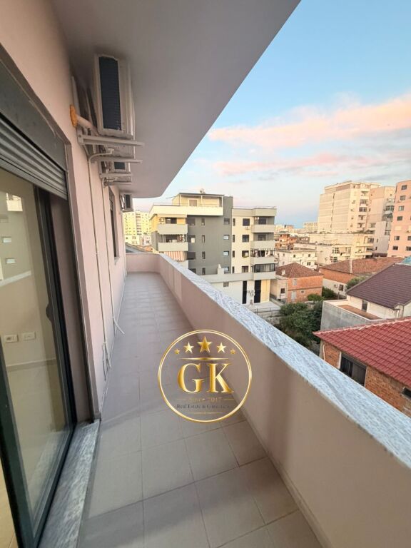 🏡 APARTAMENT 2+1 ME QERA 📍 KRYQEZIMI STADIUMIT DURRES