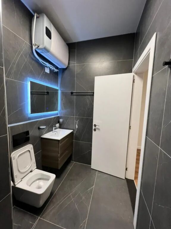 🏢 Jepet Ambient Zyre me Qira – Përballë Toptani Center QENDER
