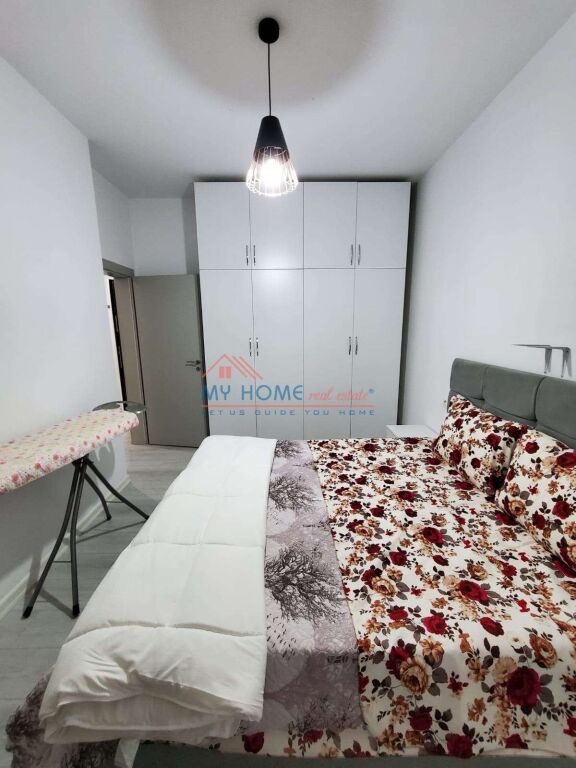 Apartament 1+1 me qira Komuna e Parisit ne Tirane