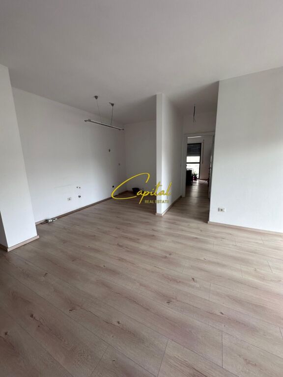 AMBIENT BIZNESI ME QIRA 90 M2 ISH STACIONI TRENIT 77.000 LEKE