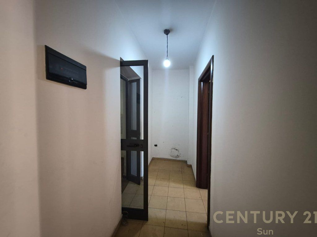 Shitet Apartament 3+1+2 me Depo dhe 2 Ballkone te Ish Parku i Autobusëve – 240,000 € - Widok 5