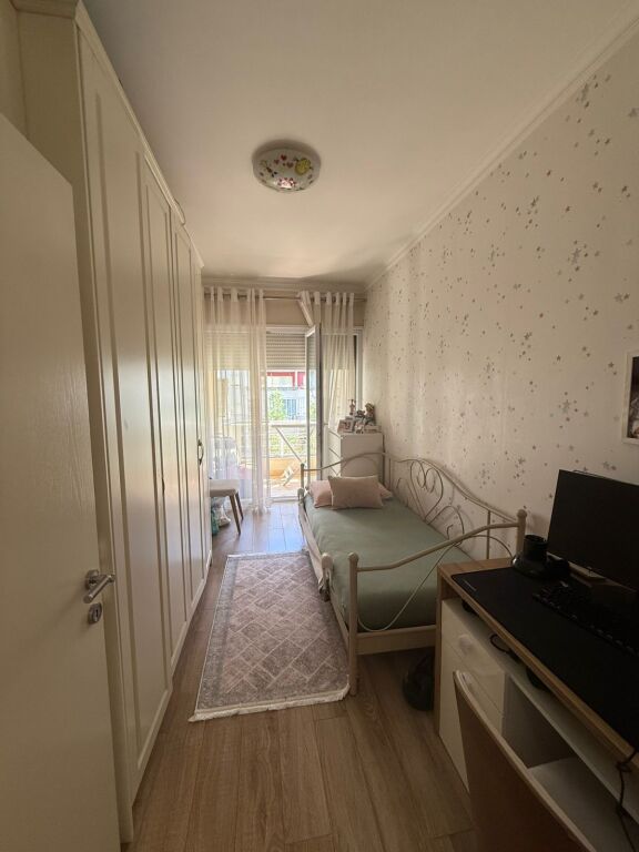 Apartament me qera 2+1 te Pavaroti