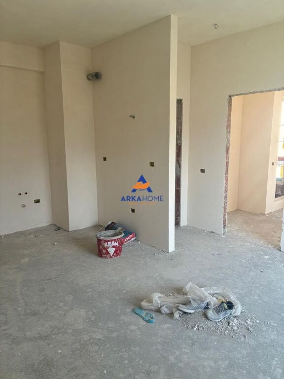 SHITET APARTAMENT 1+1 "KOMPLEKSI KADIU, ALI DEM" 99.000 EURO