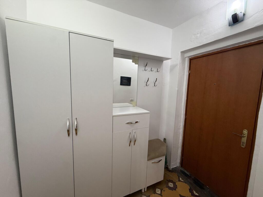 📣 QERA Apartament 1+1 📍 Prane Brrylit 🛣️ Bulevardi “Bajram Curri” ✨  🏢 Ndertim Ekzistues 🪜 Kati 5 (Pa Ashensor) 🛋️ I Mobiluar  💶 Cmimi 35.000 Leke Ne Muaj
