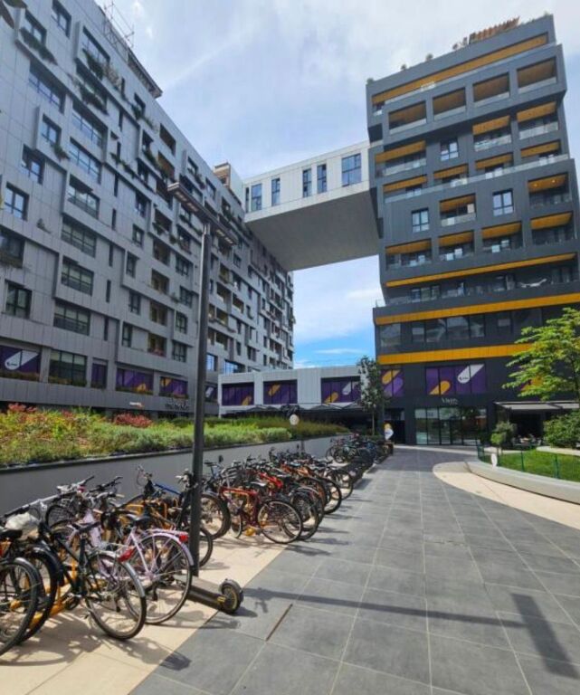 AMBIENT KOMERCIAL PER QERA, KOMPLEKSI SQUARE 21