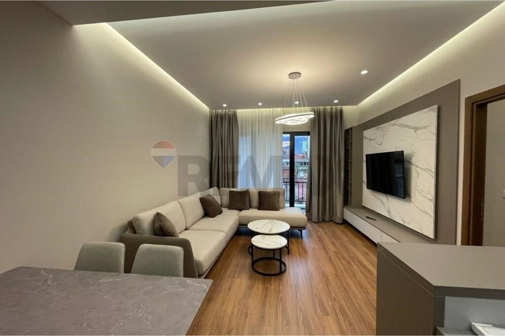 Apartament - Për Qira - Kompleksi Arlis, Tiranë