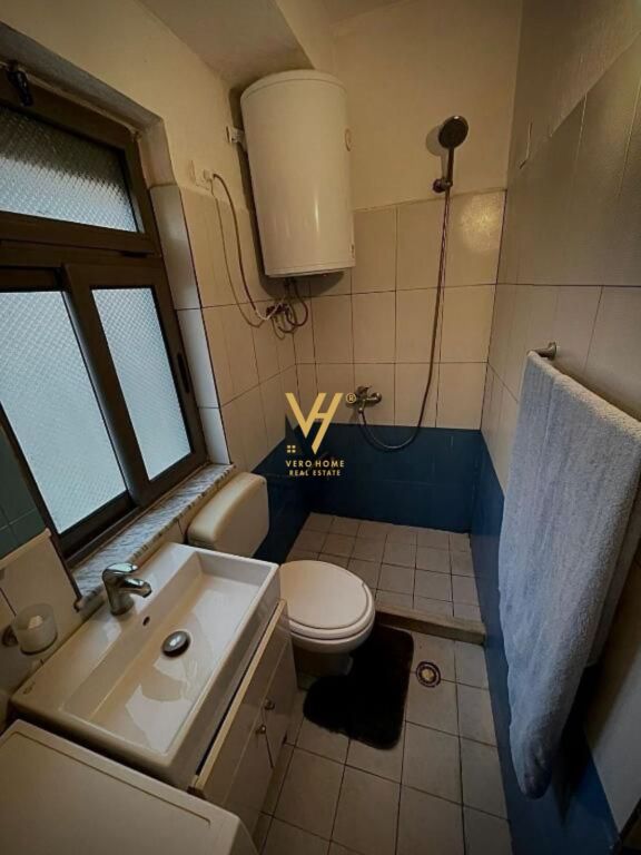 JEPET APARTAMENT 1+1 ME QERA TE RR.HOXHA TAHSIM 40.000 LEKE