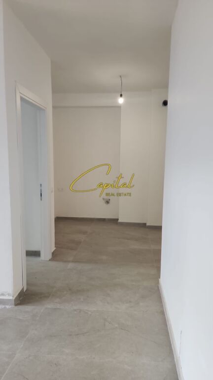 AMBIENT BIZNESI ME QIRA 97 M2 MYSLYM SHYRI 1300 EURO