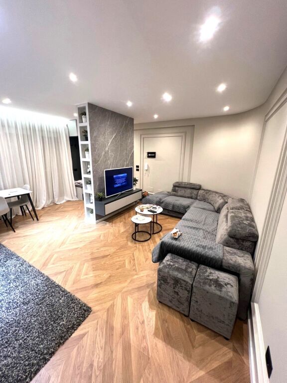 ✨JEPET APARTAMENT 1+1 LUKSOZ ME QERA ✨ 
 📍 Vendndodhja: Rezidenca "Kodra e Diellit 1", Tiranë