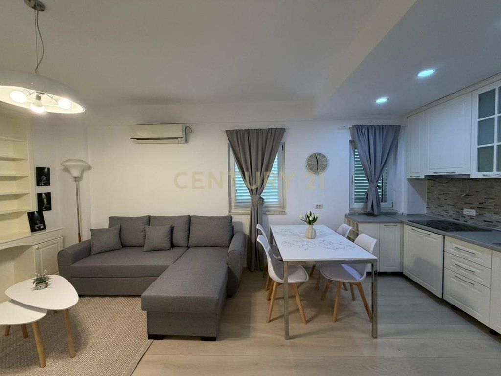 Jepet me qira apartament 1+1 te Liqeni i Thatë – Pamje nga Liqeni