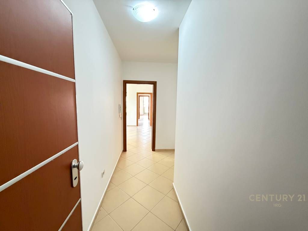 JEPET ZYRË 3+1+2+POST PARKIMI PËR QIRA TEK RRUGA E ELBASANIT 1,000 € /Muaj