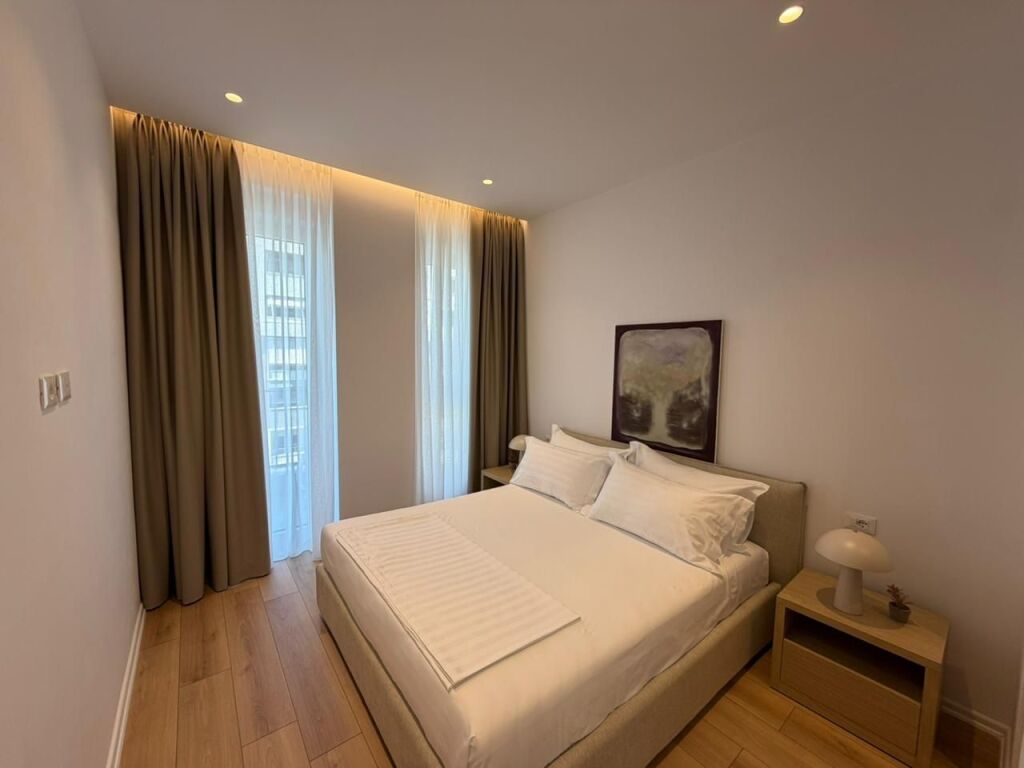 🏡 FOR RENT APARTMENT 1+1 + PARKING SPACE – PARIS COMMUNE💰 Price: 105,000 Lek/Month