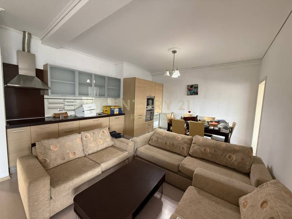 🏡 2+1+2 for sale near the Electric Market!