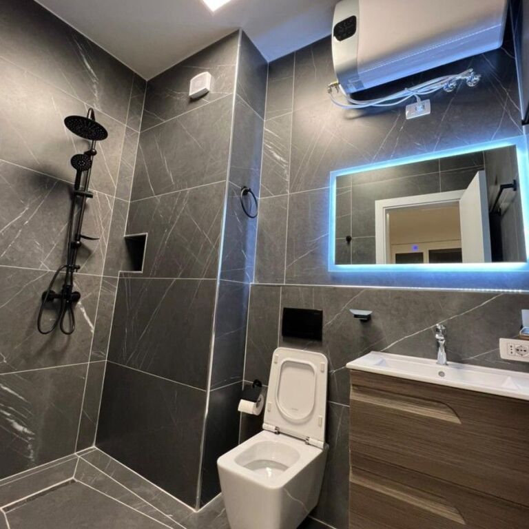 🏢 Jepet Ambient Zyre me Qira – Përballë Toptani Center ✨