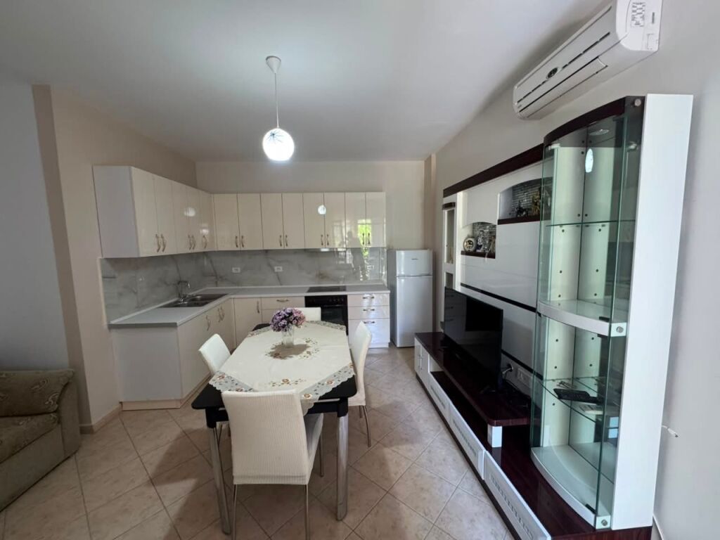 Apartament 1+1 per qera ne Astir !