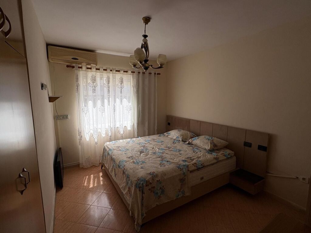 Vicino alla Scuola di Balletto, si affitta un appartamento 2+1.