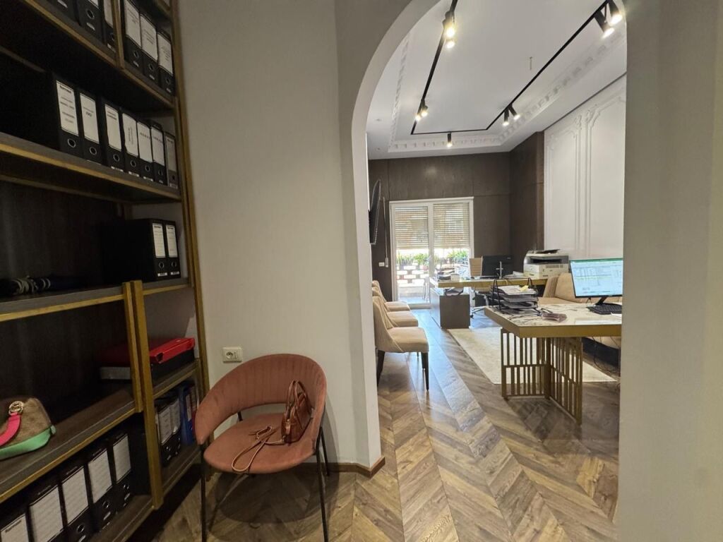 Office for rent, Golden Park!