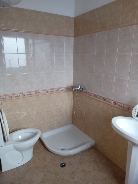 🏡APARTAMENT 2+1 ME QIRA AFATGJATË – RIVIERA, VLORË‼️