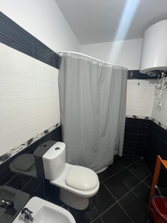 AFFITTASI 1+1 A ASTIR, 400 EURO