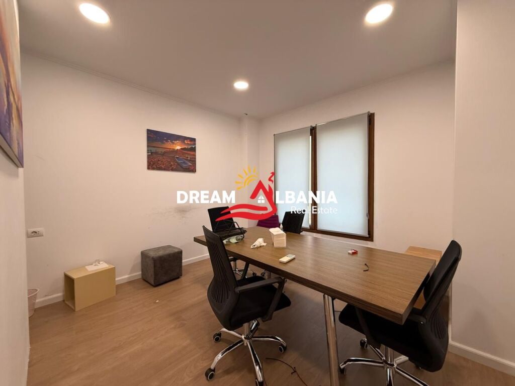 Ambjent per zyra me qera te Delijorgji prane Hotel Hilton (ID 4261941)