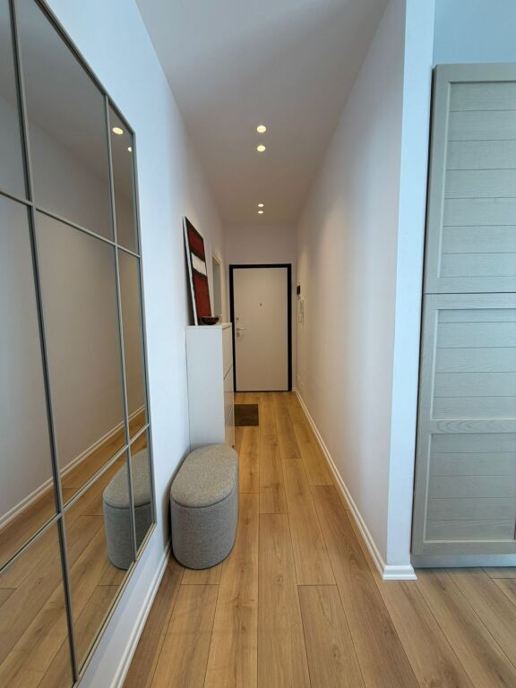 Tirane Komuna e Parisit , jepet me qera apartament 1+1+Garderob + Ballkon Kati 6, 70 m² 105.000 € (Parkim i perfshire ne cmim)
