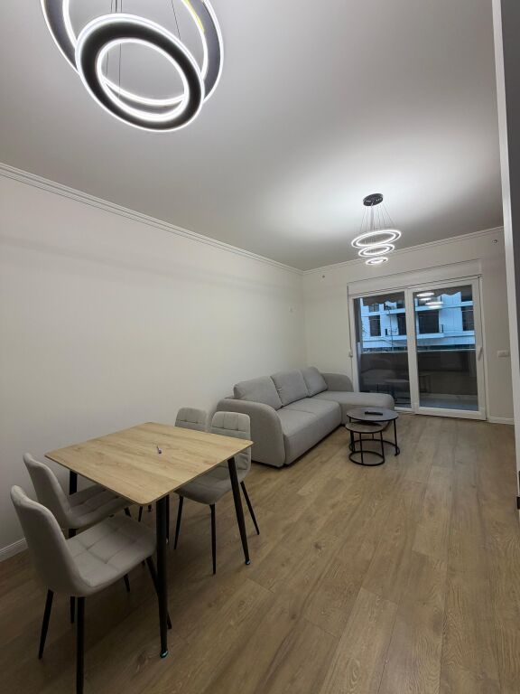 Apartament 1+1 per qera tek komuna e parisit  📍Niku