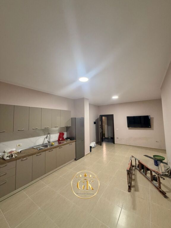 🏡 APARTAMENT 2+1 ME QERA 📍 KRYQEZIMI STADIUMIT DURRES