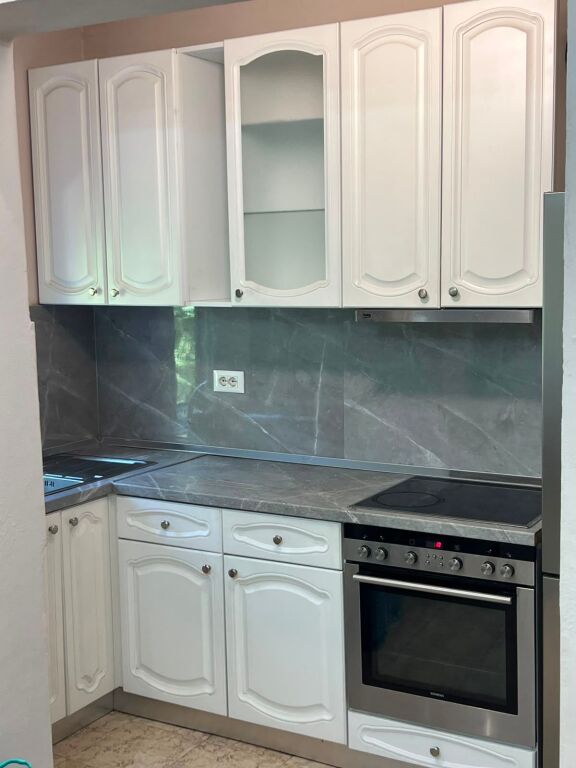 Jepet me qira apartament 1+1 te Brryli, përballë Ministrisë së Jashtme!