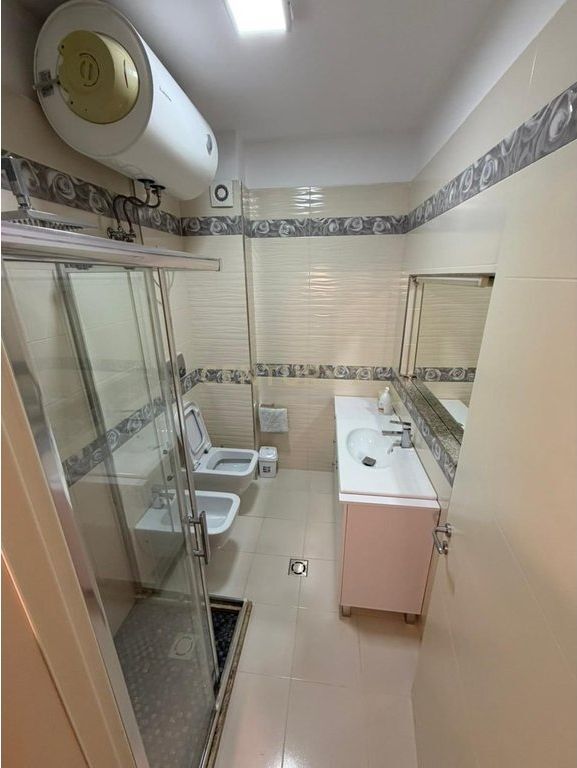 Jepet me qira apartament 1+1 te Liqeni i Thatë – Pamje nga Liqeni