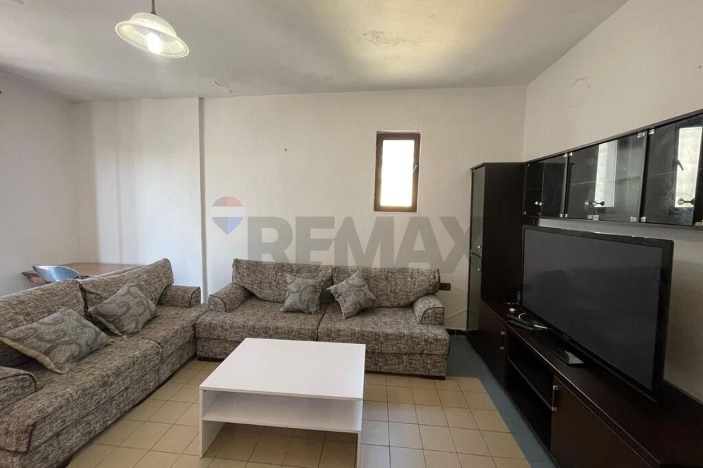 Apartament 1+1 me Qira tek Varri Bamit