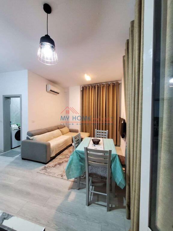 Apartament 1+1 me qira Komuna e Parisit ne Tirane
