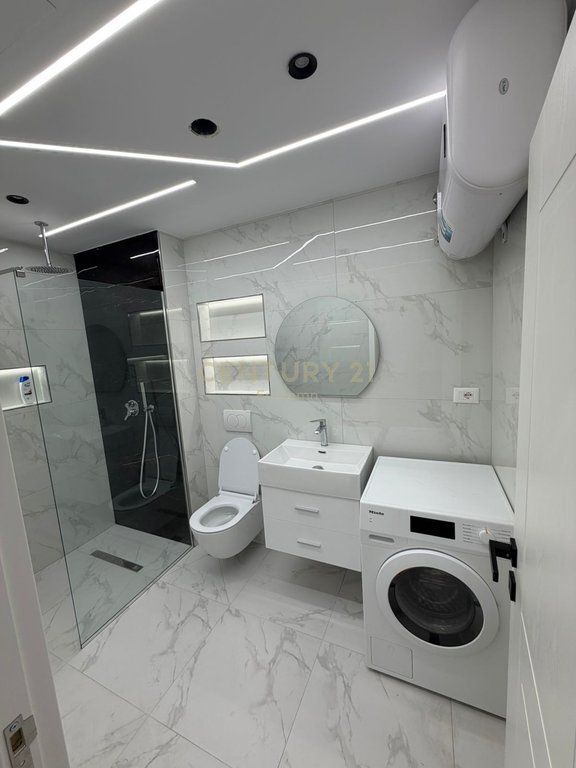 Apartament 2+1 me Qira në Vijë të Parë Bregdetare – Pamje Ballore nga Deti !   1,200 € /Muaj