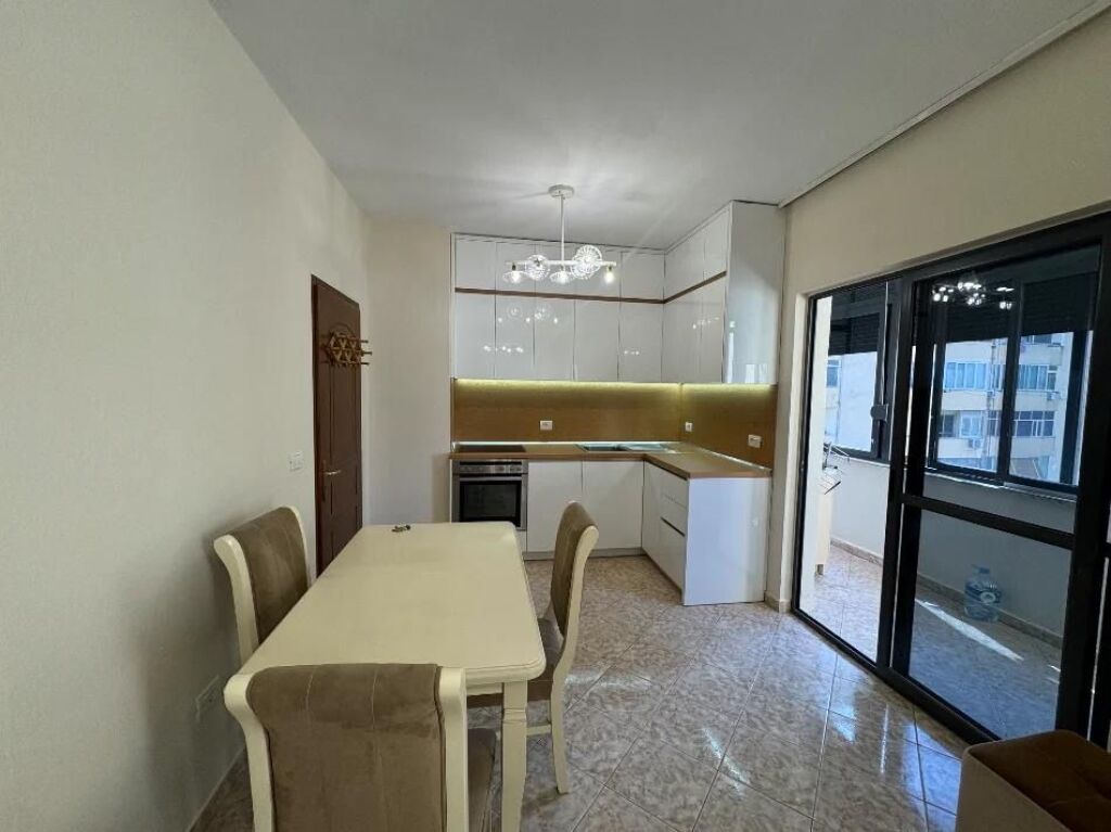 Apartament 1+1, Ish Parku!