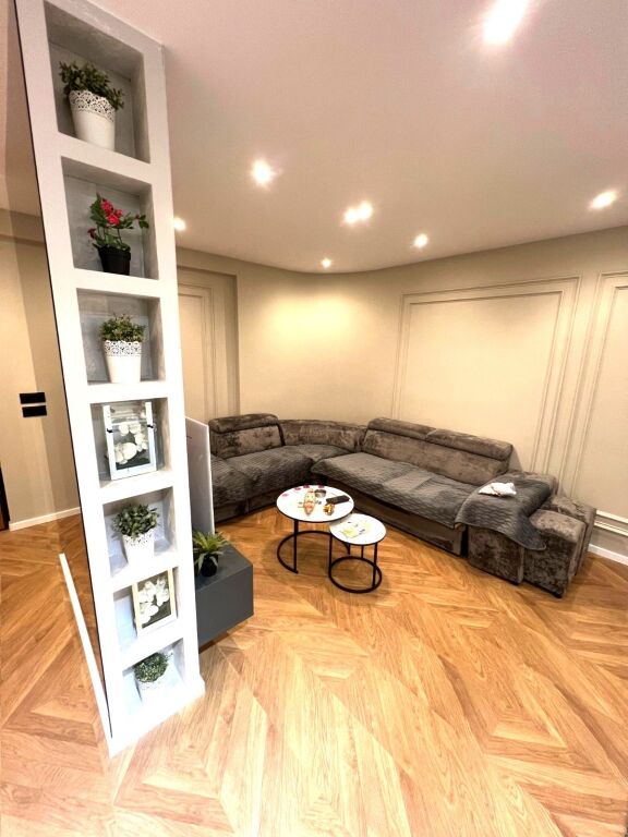 ✨JEPET APARTAMENT 1+1 LUKSOZ ME QERA ✨ 
 📍 Vendndodhja: Rezidenca "Kodra e Diellit 1", Tiranë