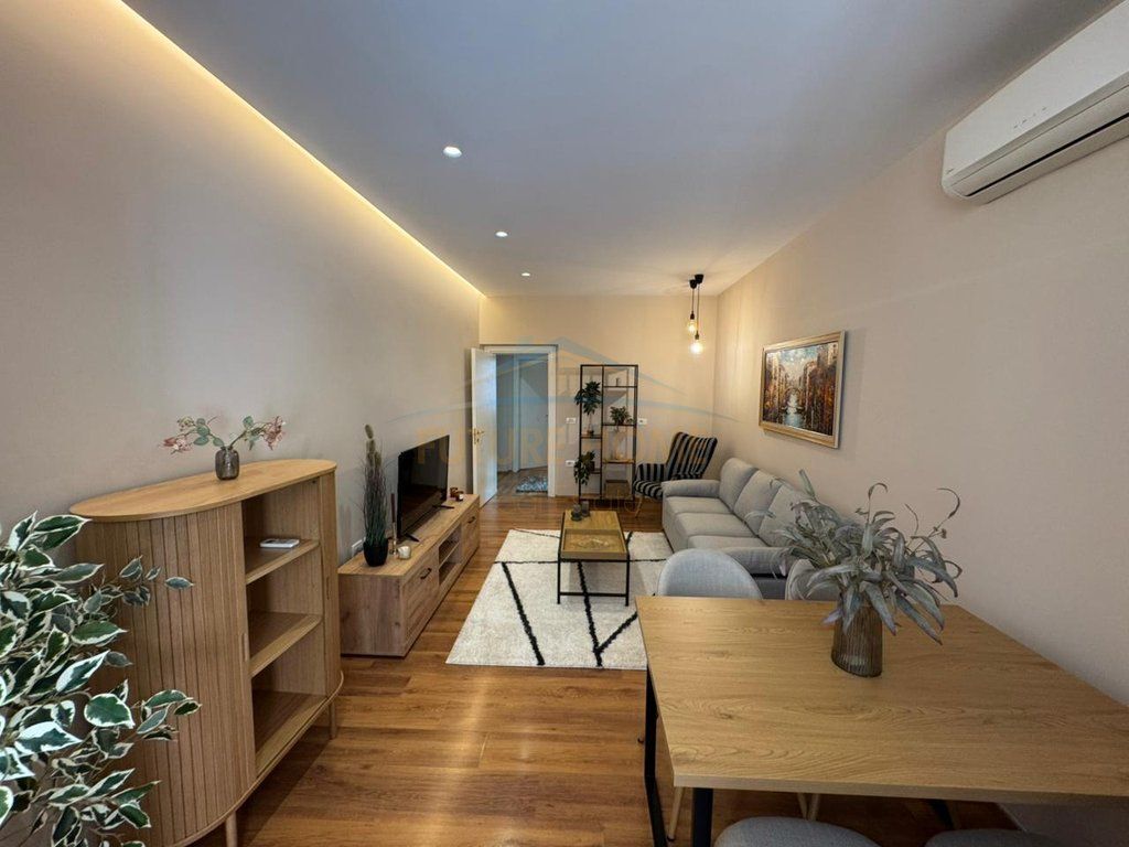 Qera, Apartament 2+1, Bllok, Tiranë.